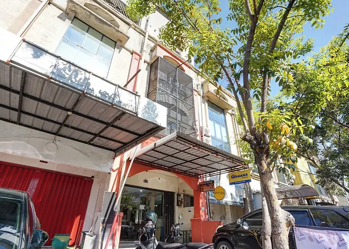 SPOT ON 90148 Gosepa Mayjend Sungkono Surabaya